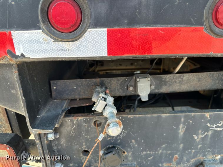 image for item EB2756 2003 International 4400 flatbed truck