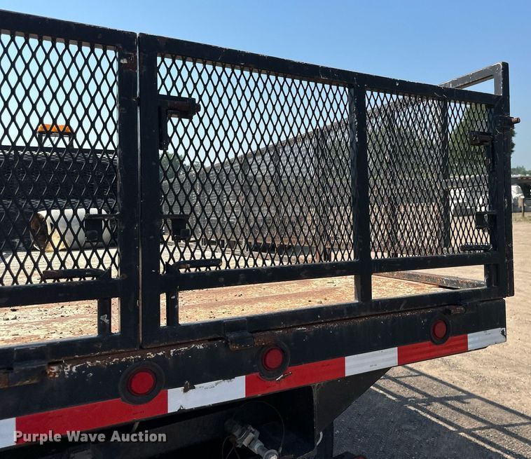 image for item EB2756 2003 International 4400 flatbed truck