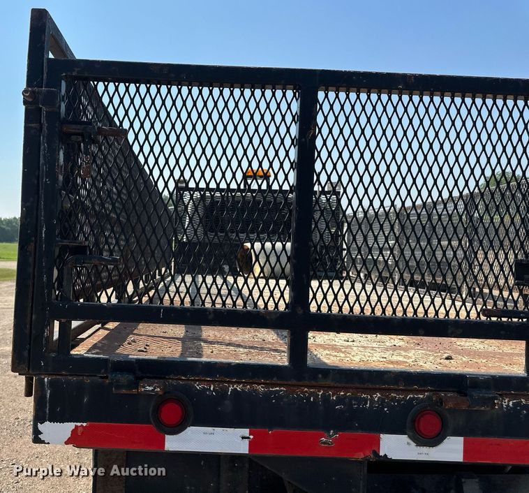 image for item EB2756 2003 International 4400 flatbed truck