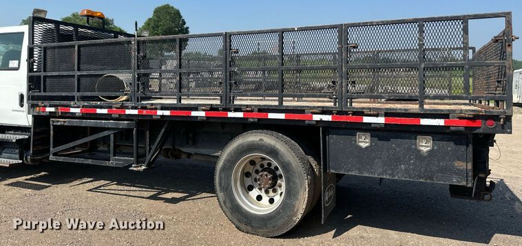 image for item EB2756 2003 International 4400 flatbed truck