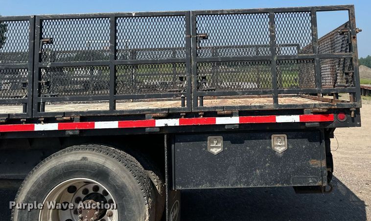 image for item EB2756 2003 International 4400 flatbed truck