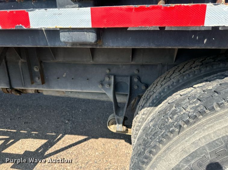 image for item EB2756 2003 International 4400 flatbed truck