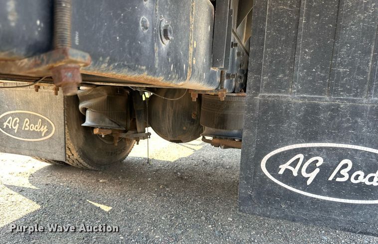 image for item EB2756 2003 International 4400 flatbed truck