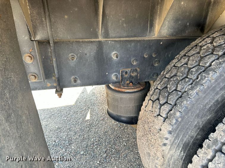 image for item EB2756 2003 International 4400 flatbed truck