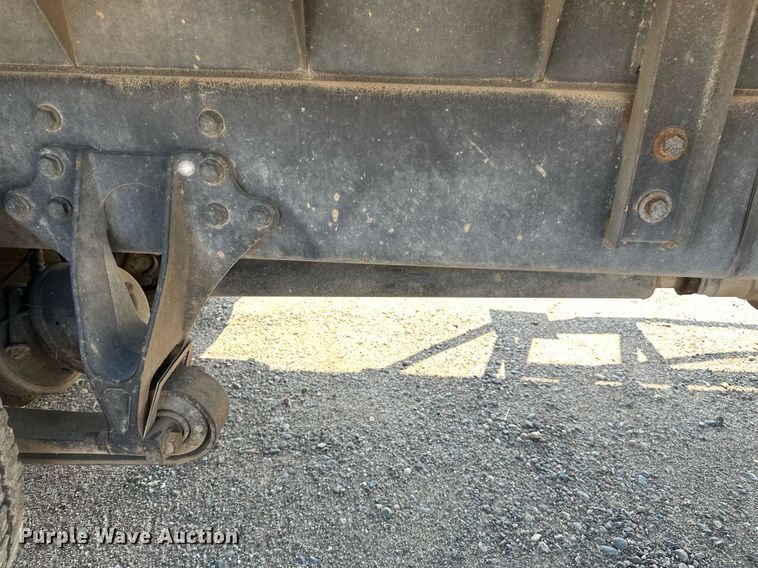 image for item EB2756 2003 International 4400 flatbed truck