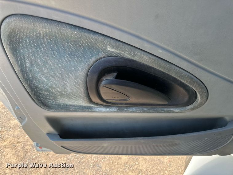 image for item EB2756 2003 International 4400 flatbed truck