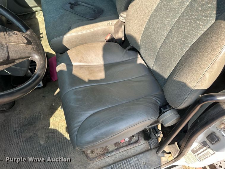 image for item EB2756 2003 International 4400 flatbed truck