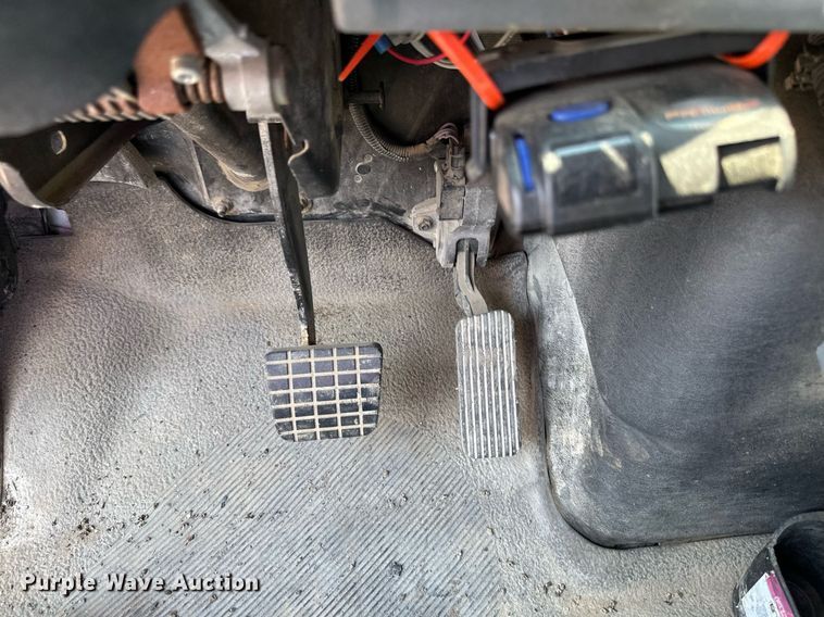 image for item EB2756 2003 International 4400 flatbed truck