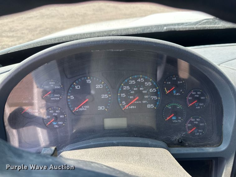 image for item EB2756 2003 International 4400 flatbed truck