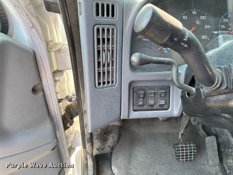 image for item EB2756 2003 International 4400 flatbed truck