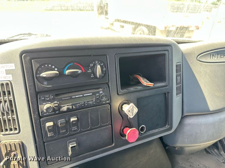 image for item EB2756 2003 International 4400 flatbed truck