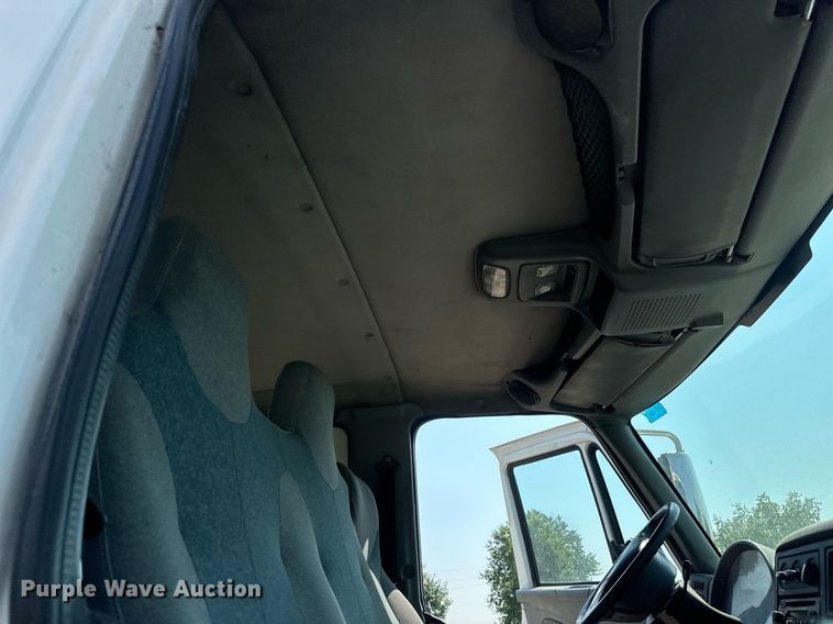 image for item EB2756 2003 International 4400 flatbed truck