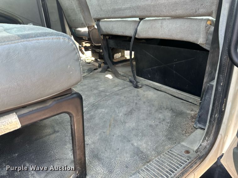 image for item EB2756 2003 International 4400 flatbed truck