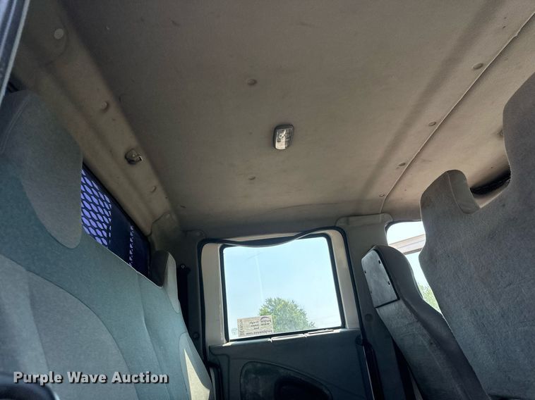 image for item EB2756 2003 International 4400 flatbed truck