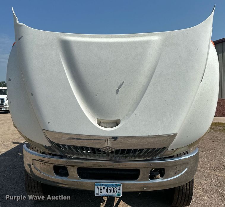 image for item EB2756 2003 International 4400 flatbed truck