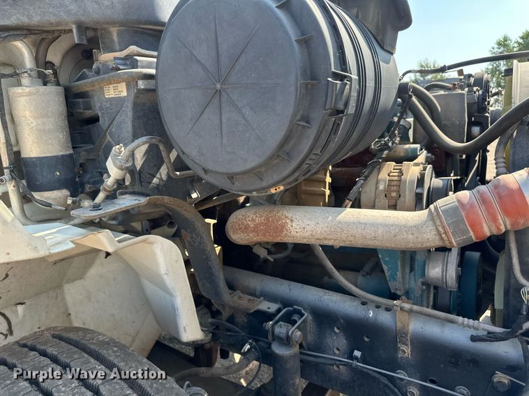 image for item EB2756 2003 International 4400 flatbed truck