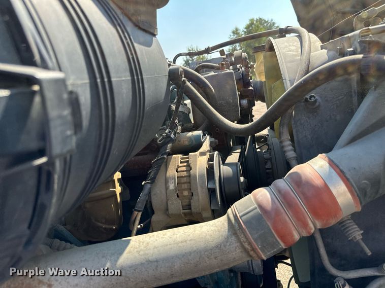 image for item EB2756 2003 International 4400 flatbed truck