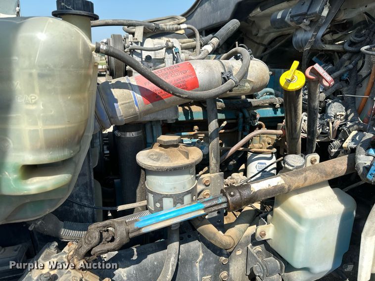 image for item EB2756 2003 International 4400 flatbed truck