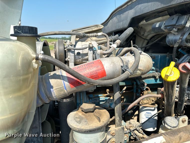 image for item EB2756 2003 International 4400 flatbed truck