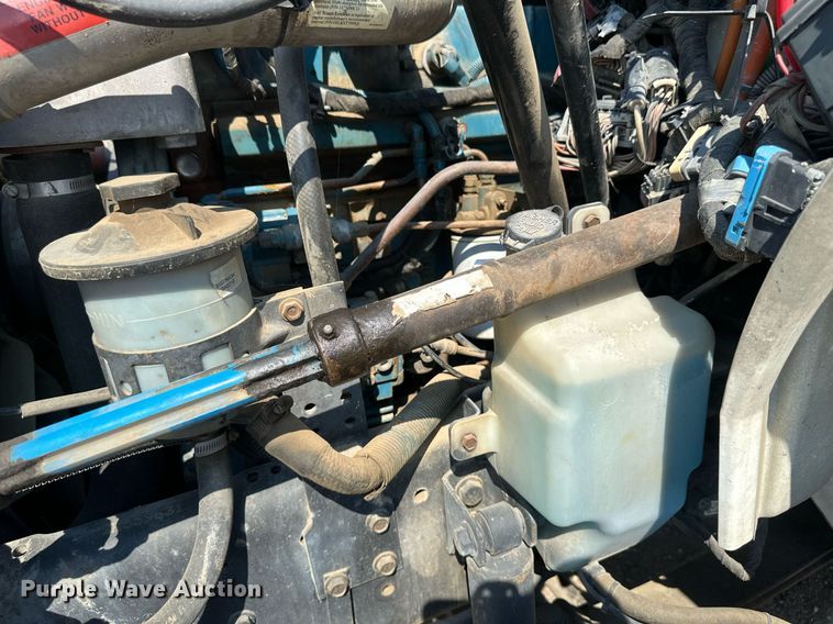 image for item EB2756 2003 International 4400 flatbed truck