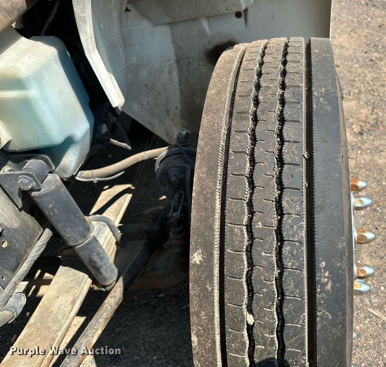 image for item EB2756 2003 International 4400 flatbed truck