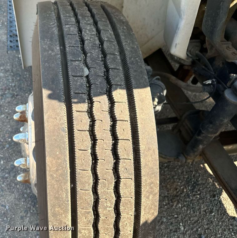 image for item EB2756 2003 International 4400 flatbed truck