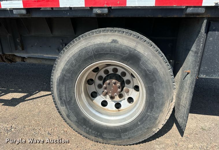 image for item EB2756 2003 International 4400 flatbed truck