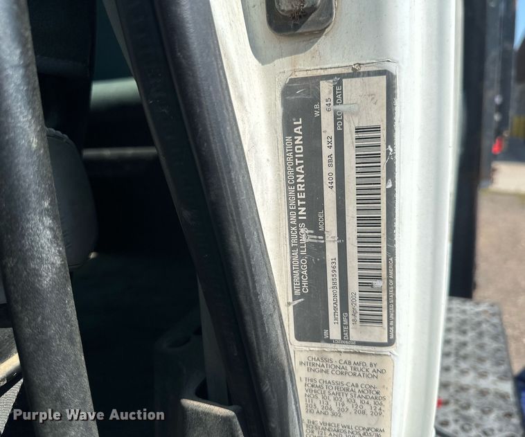 image for item EB2756 2003 International 4400 flatbed truck