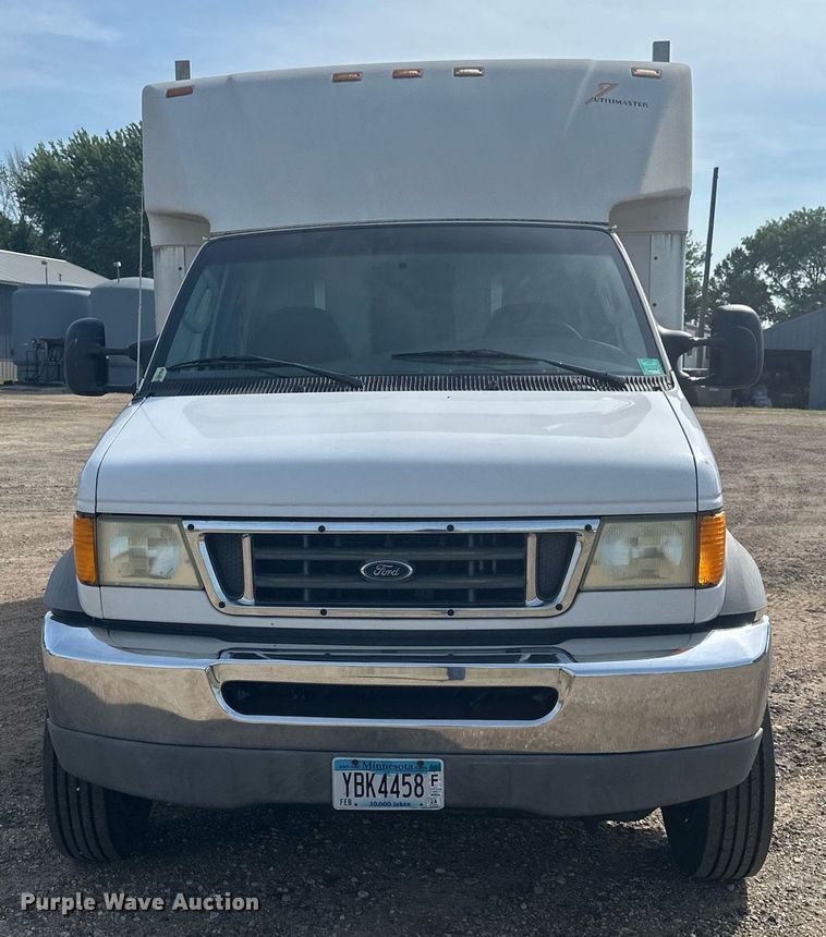image for item EB2757 2003 Ford E550 utility / service truck