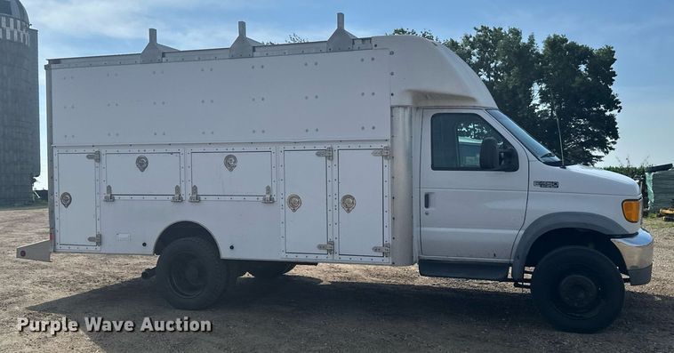 image for item EB2757 2003 Ford E550 utility / service truck