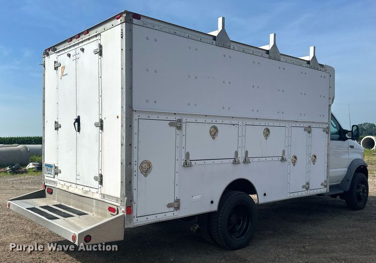 image for item EB2757 2003 Ford E550 utility / service truck