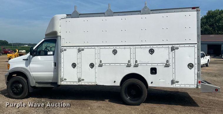image for item EB2757 2003 Ford E550 utility / service truck