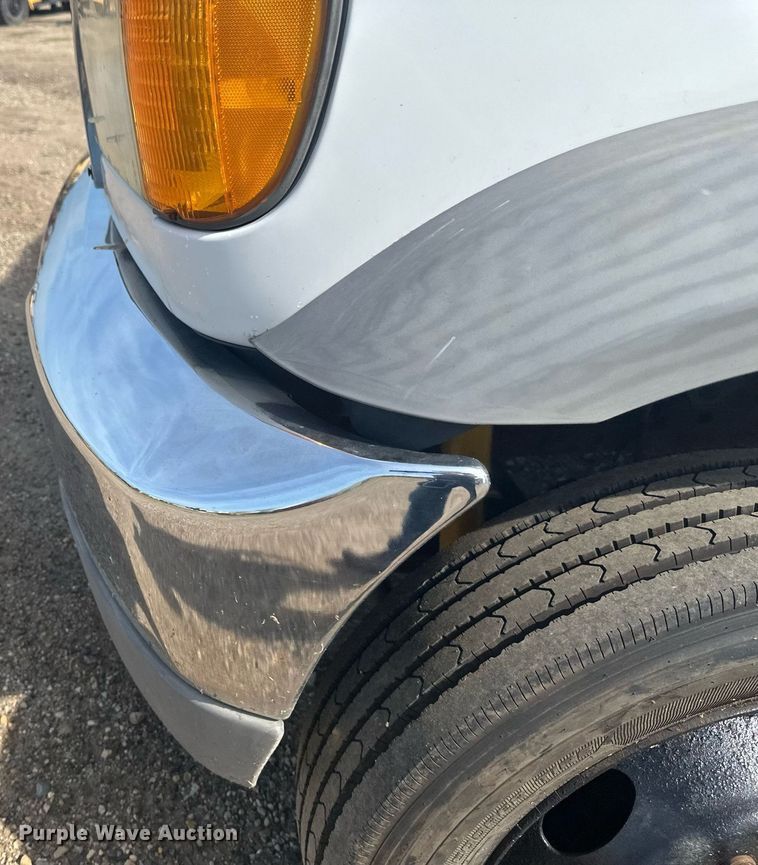 image for item EB2757 2003 Ford E550 utility / service truck