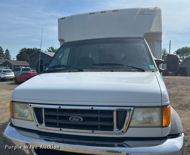 image for item EB2757 2003 Ford E550 utility / service truck