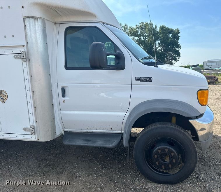 image for item EB2757 2003 Ford E550 utility / service truck