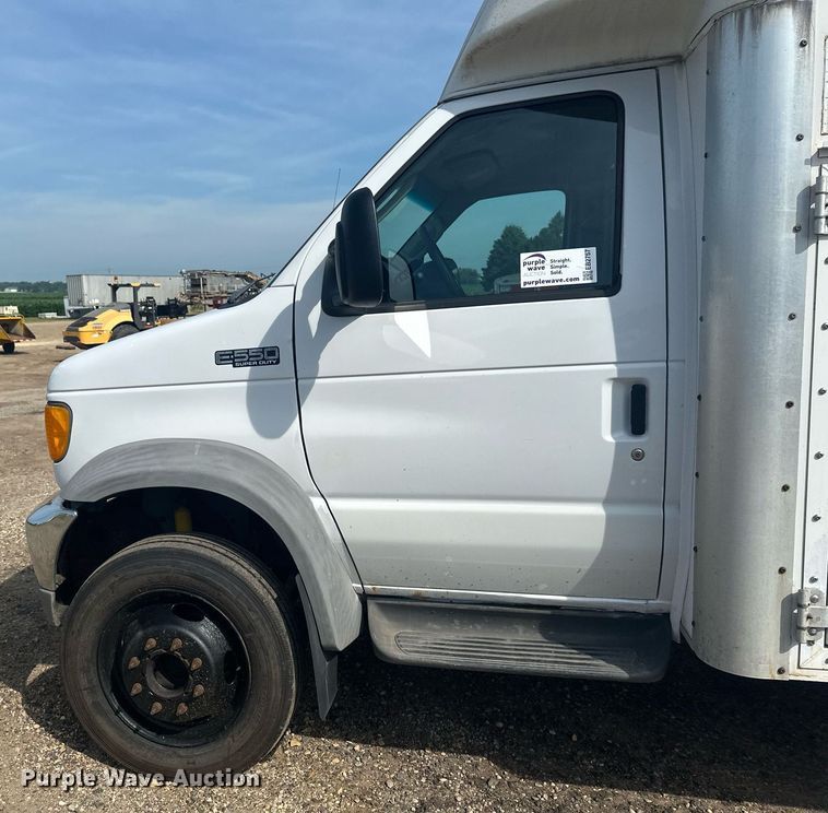 image for item EB2757 2003 Ford E550 utility / service truck