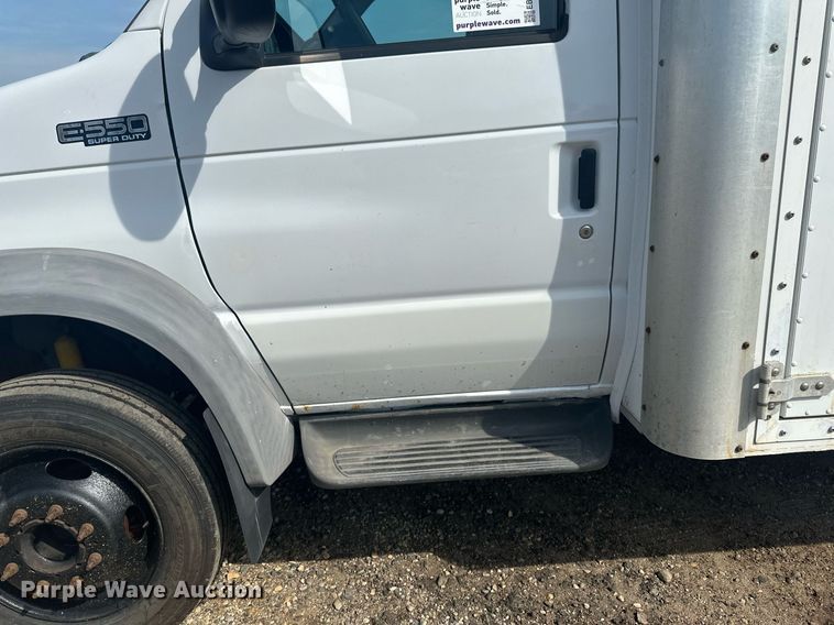image for item EB2757 2003 Ford E550 utility / service truck