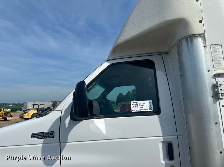 image for item EB2757 2003 Ford E550 utility / service truck