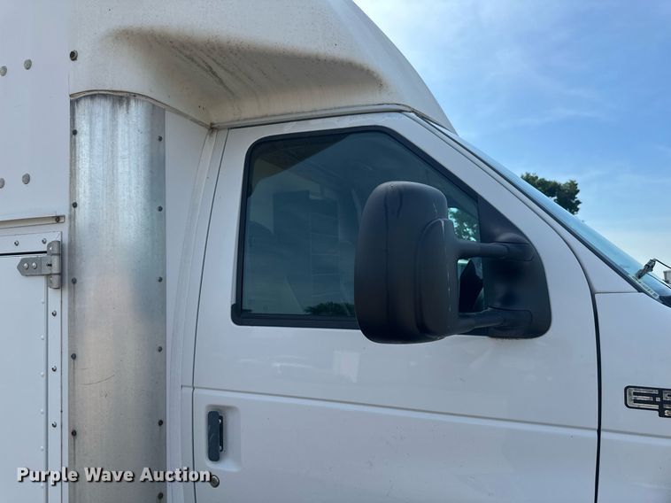 image for item EB2757 2003 Ford E550 utility / service truck