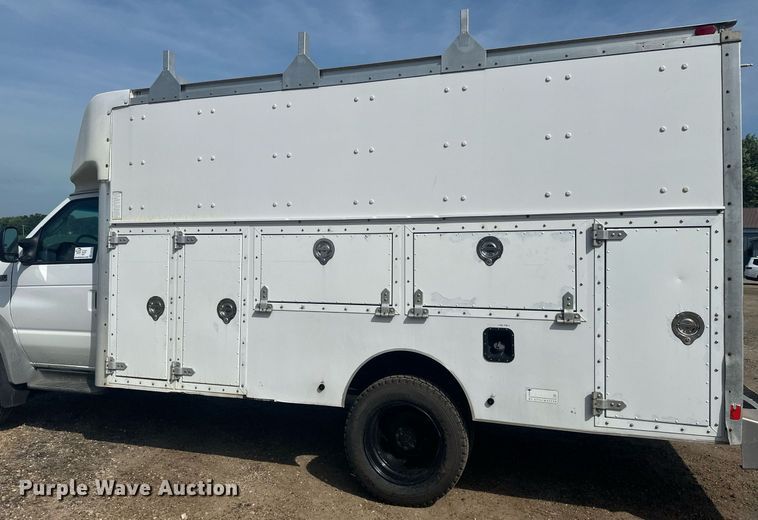 image for item EB2757 2003 Ford E550 utility / service truck