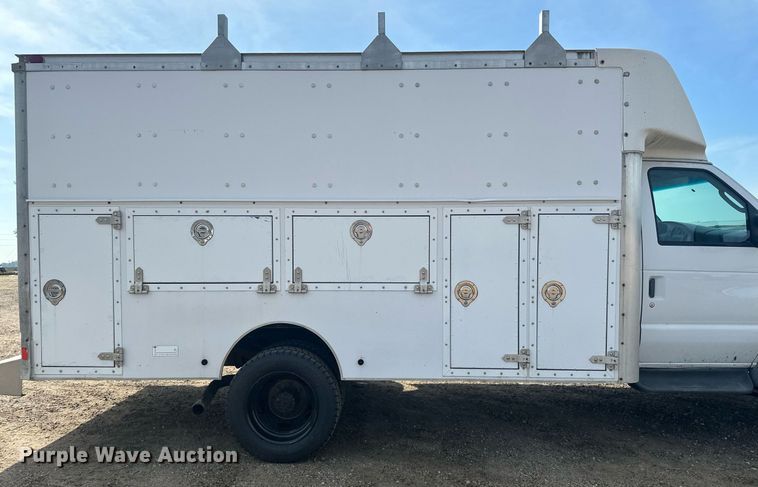 image for item EB2757 2003 Ford E550 utility / service truck