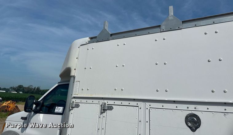 image for item EB2757 2003 Ford E550 utility / service truck