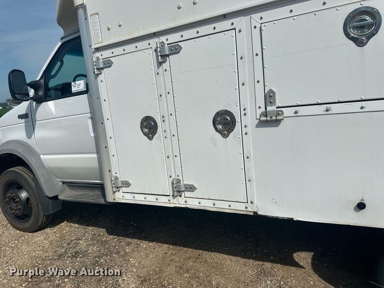 image for item EB2757 2003 Ford E550 utility / service truck