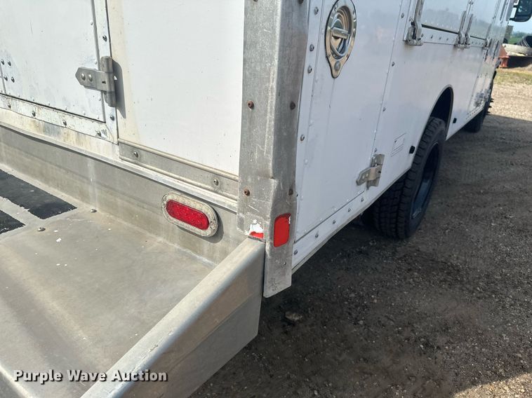 image for item EB2757 2003 Ford E550 utility / service truck