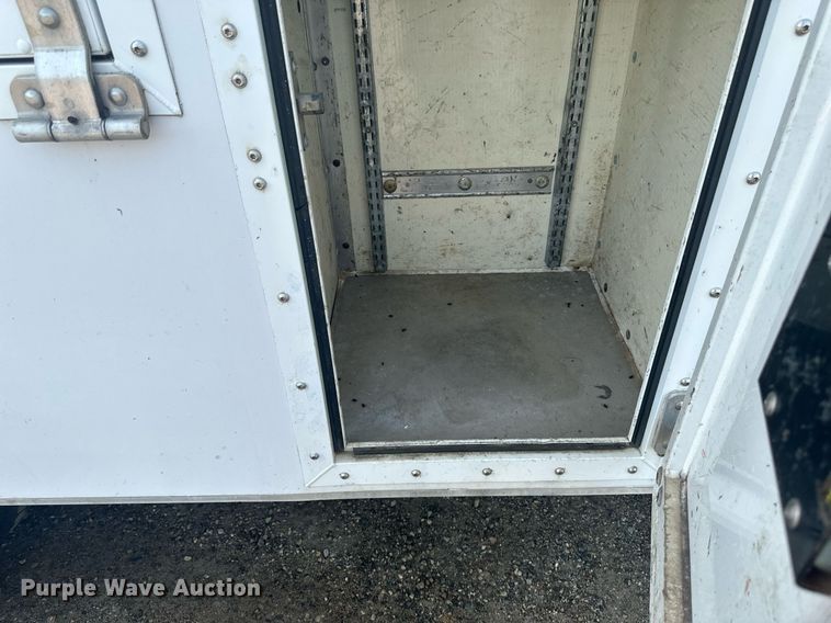 image for item EB2757 2003 Ford E550 utility / service truck