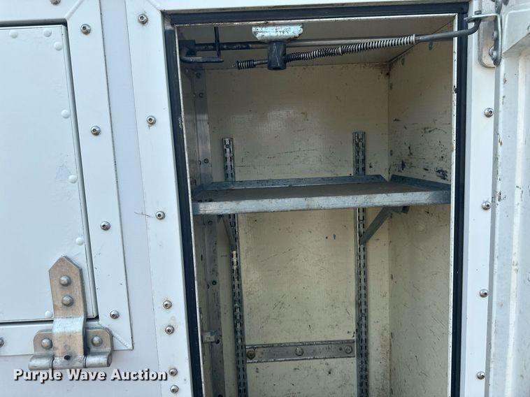 image for item EB2757 2003 Ford E550 utility / service truck