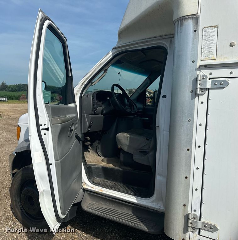 image for item EB2757 2003 Ford E550 utility / service truck