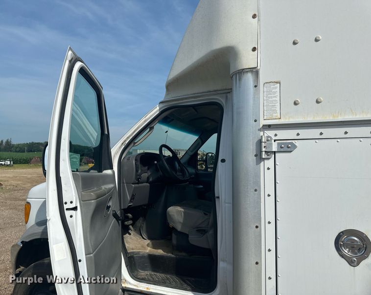image for item EB2757 2003 Ford E550 utility / service truck