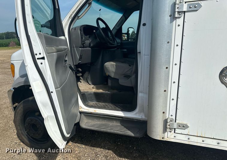 image for item EB2757 2003 Ford E550 utility / service truck