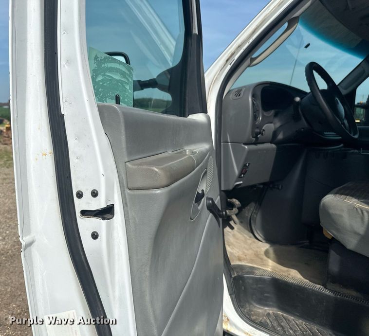 image for item EB2757 2003 Ford E550 utility / service truck